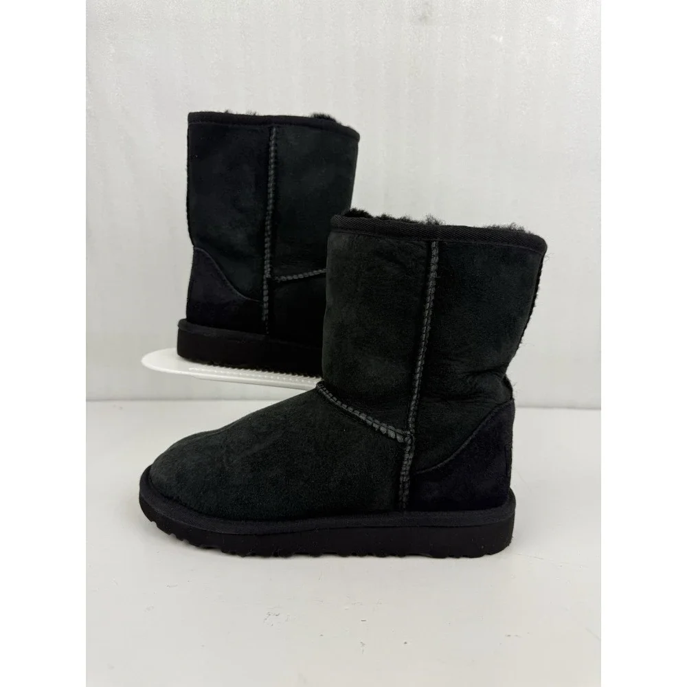 UGG Australia Classic Short II Boots Black Suede Sheepskin Youth Sz. 3 WMS Sz. 5